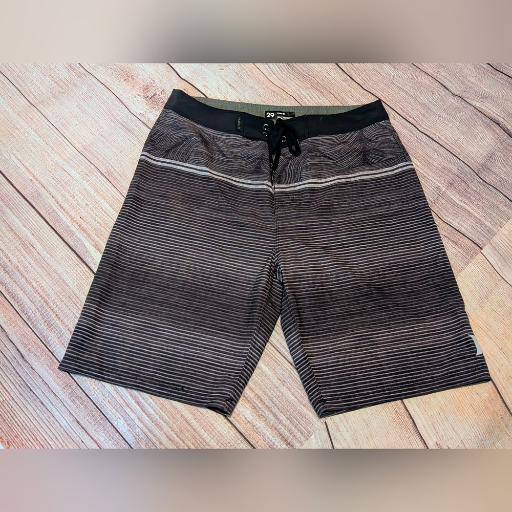 Hurley Men's Phantom Black and Grey Board Shorts ✨NWOT✨